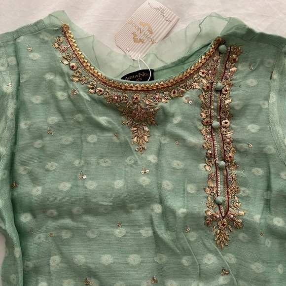 Agha Noor small embroidered Kurta - Picture 3 of 6